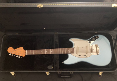 Squier Classic Vibe 60's Mustang Limited Edition Lake Placid Blue Case Included