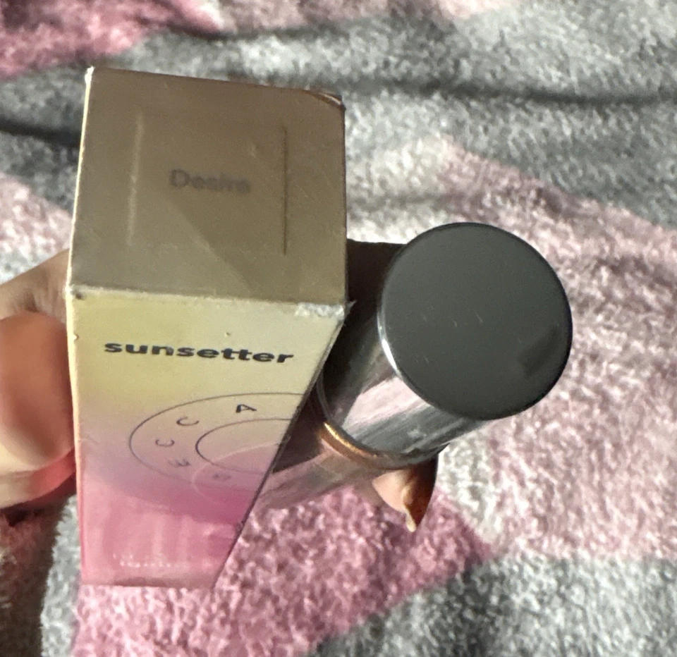 BECCA Cosmetics Ignite Sunsetter Liquified Light Highlighter Ltd Ed Shade Desire - Image 4 of 4