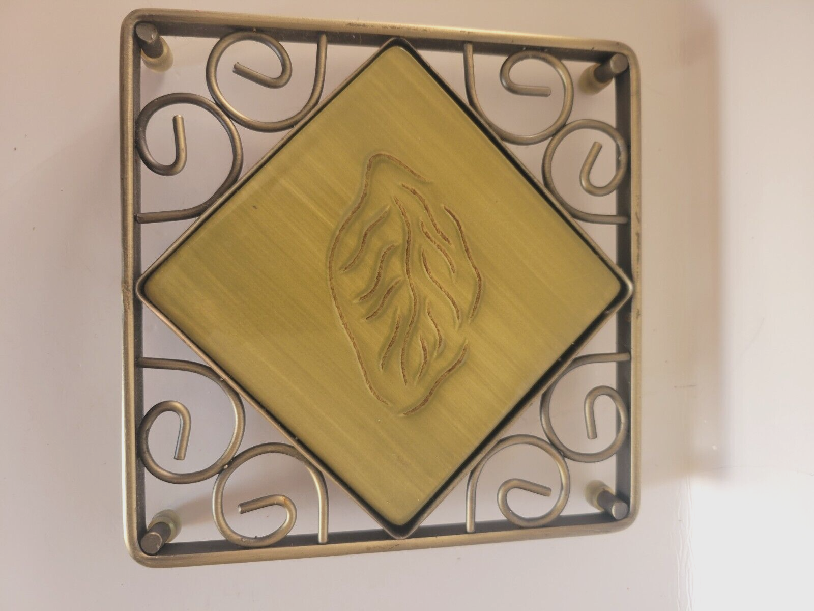 Tastefully Simple Host Collection Ceramic & Metal Trivet Green Leaf 5x5