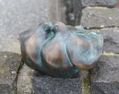 Escultura de bronce dos palomas tórtolas figura decorativa decoración jardín