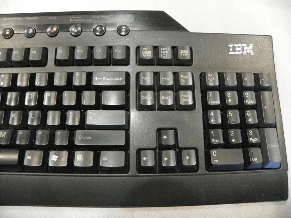Vintage IBM wireless Keyboard SK-8812 and wrist rest - Image 3 of 4