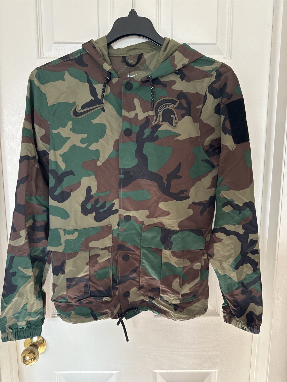 SACAI X NIKE Giacca Nike Uomo Small Michigan State Spartans Calcio Mimetica Militare con Cappuccio NUOVA