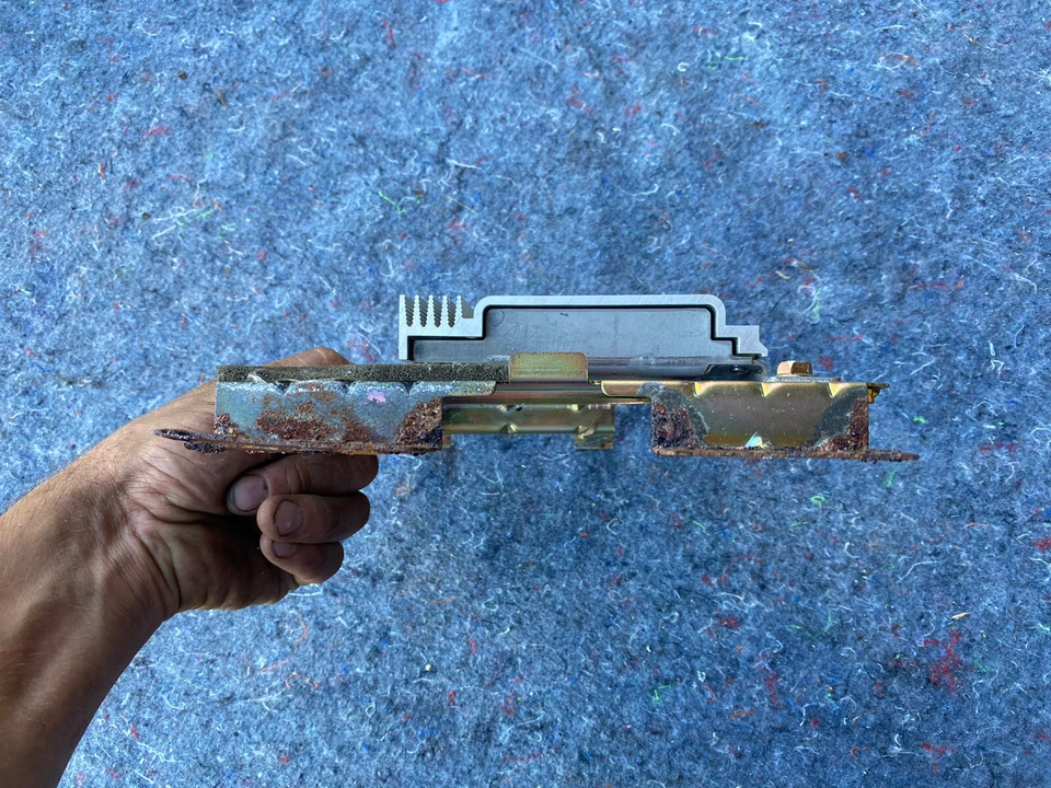 Unidad de control de caja de transferencia 99-01 ISUZU VEHICROSS 3,5 L 4x4 OEM 8972134670 #1388E Foto 3 de 4