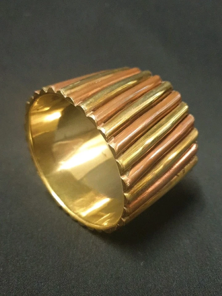 BRACELET MANCHETTE DORE RAINURÉ LAITON CUIVRE VINTAGE - Photo 2/4