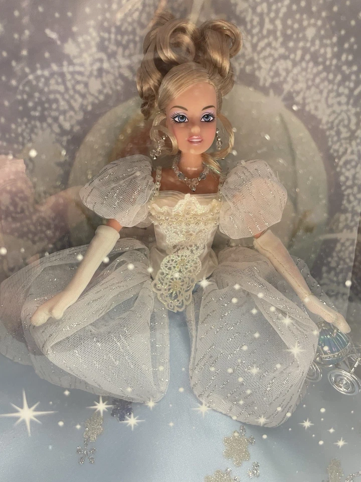 ⭐ 2005 Disney Store Exclusive Special Editon Cinderella Doll Figure - NEW ⭐ - Image 3 of 4
