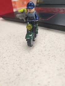 ACU Trooper 75917 Jurassic Park World LEGO&reg; Minifigure Mini Figure With Bike.