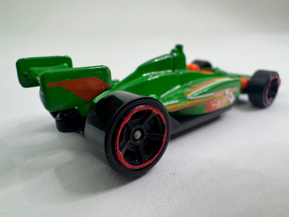 Гоночный автомобиль Hot Wheels 2011 IndyCar Oval Course grün Rennwagen Auto HW Motorsport - Изображение 4 из 4