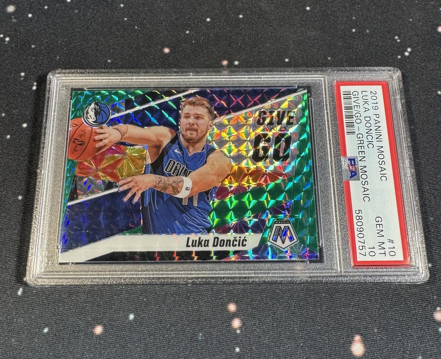 Luka Doncic #10 2019 Panini Mosaic Give/Go Green PSA 10 Gem Mt Mavericks GD view 7