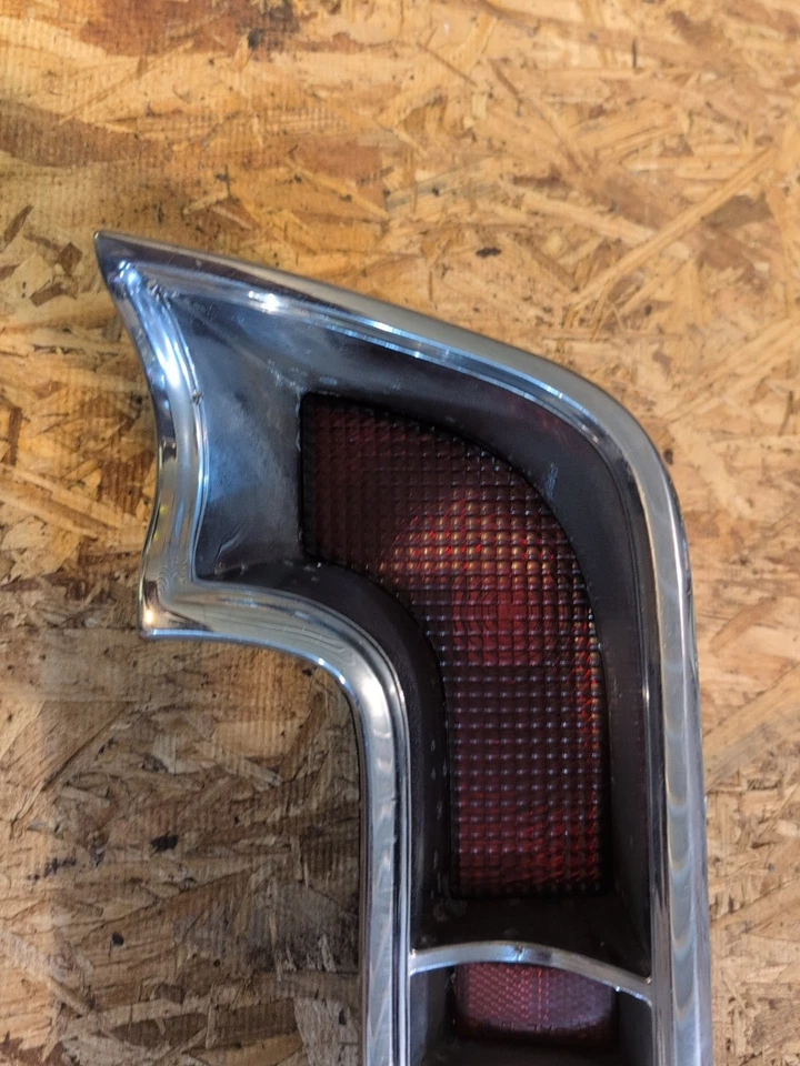 Pontiac Catalina 1967 luz trasera izquierda Foto 2 de 4