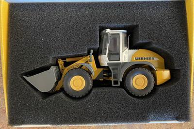 Liebherr L538 Wheel Loader 1:50 - Brand New in Box - Conrad 24350