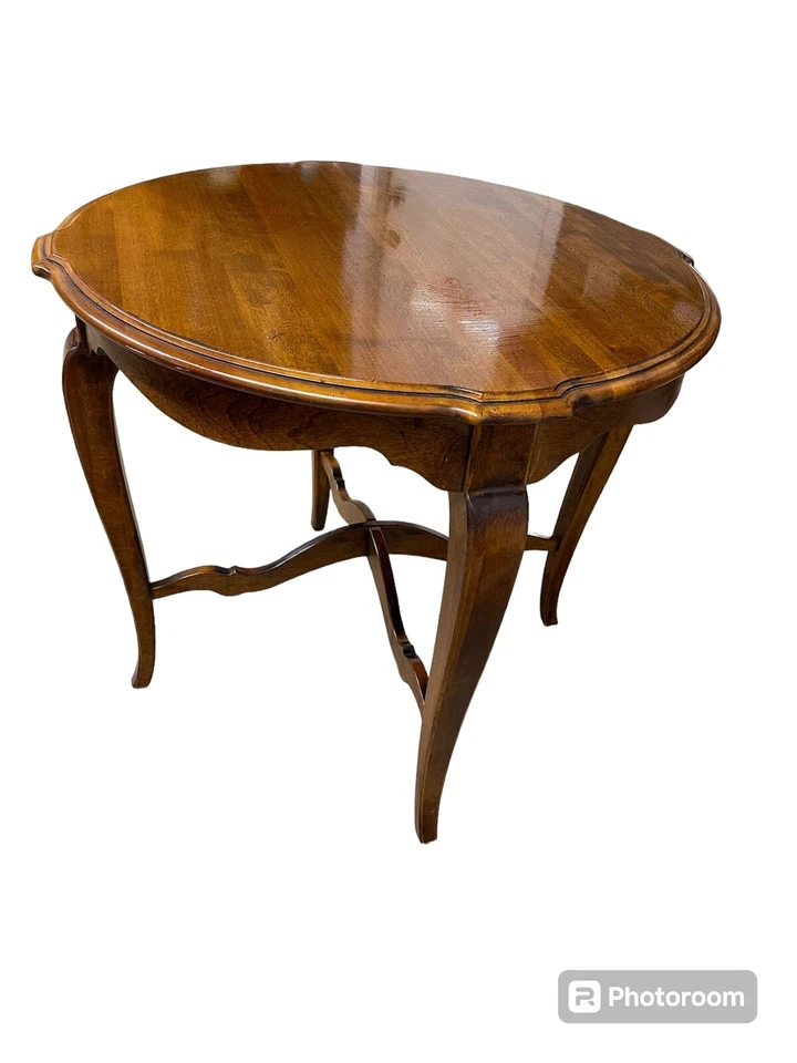 Mesa auxiliar redonda francesa Ethan Allen Country acento abedul #26-8204 #216 Burdeos Foto 4 de 4