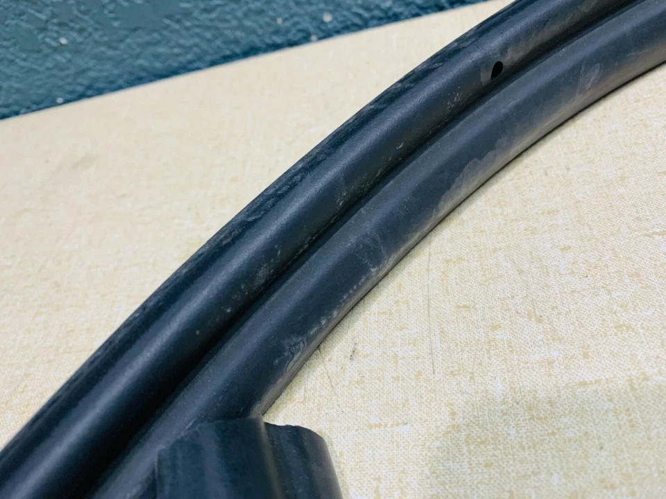 04 05 06 07 08 09 10 11 Saab 9-3 Aero кабриолет багажник резиновое уплотнение погодная полоска - Изображение 2 из 4