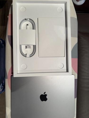 Macbook Pro M2 Pro 14'' 16GB 1TB - Picture 3 of 6