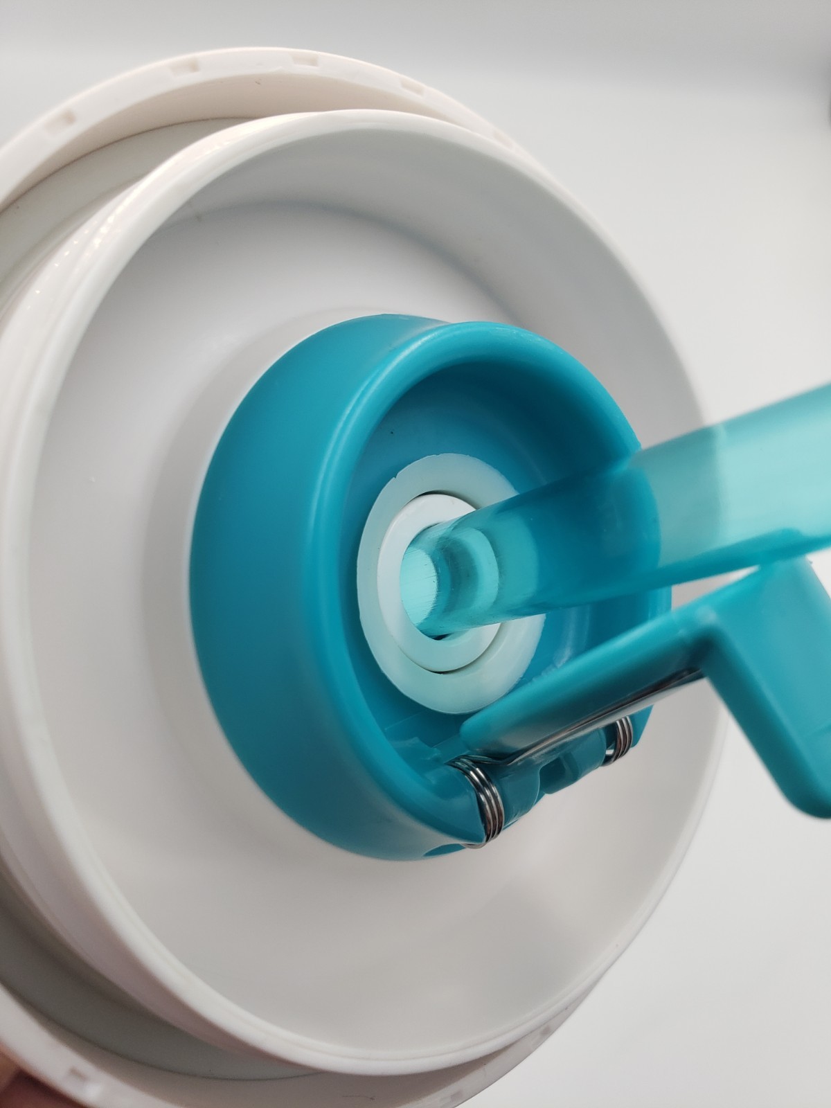 Contigo 20 ounce AUTOCLOSE Shake & Go Tumbler Blue, White, Pink