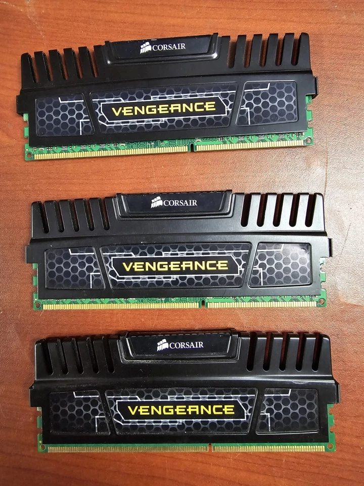 12GB (3x4GB) Corsair CMZ8GX3M2A1600C9 PC3-12800U DDR3-1600MHz non-ECC Unbuf RAM - Image 3 of 3