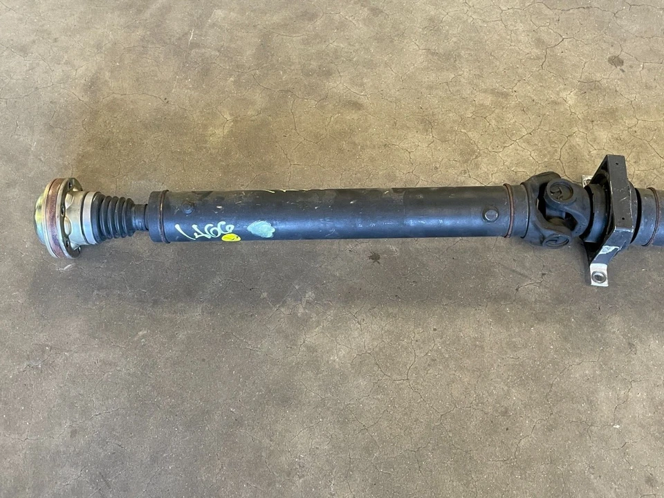 Hélice de eje de transmisión manual trasero Ford Mustang Shelby GT350 16-20 5,2 L 1466 FABRICANTE DE EQUIPOS ORIGINALES Foto 2 de 4