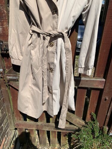Ladies Belted Trench Coat 2 Tone Oversized Boohoo Size 8 (24 Inches Pit To Pit) - Picture 3 of 16