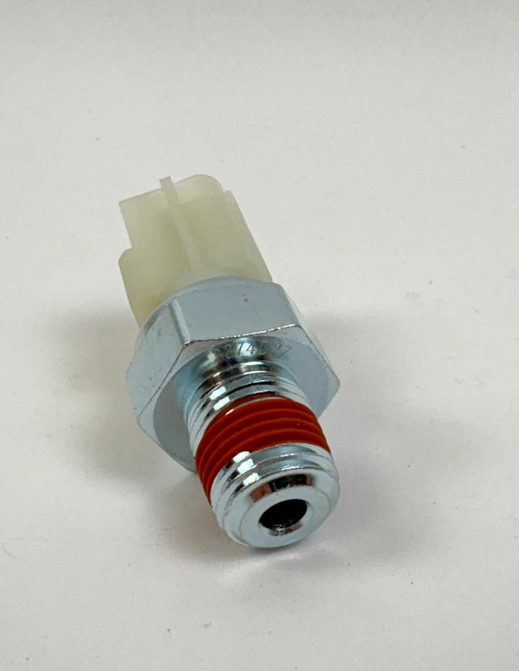 Juego de 2 interruptores de presión de aceite del motor Carquest SBA1015 OE aptos para Ford Lincoln Mazda Foto 2 de 4