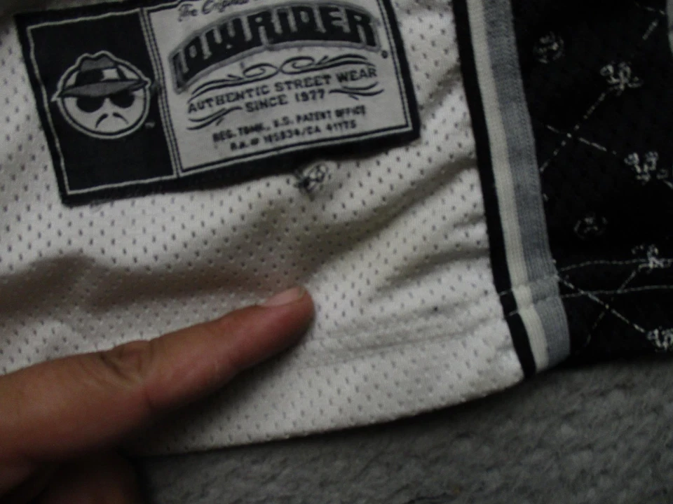 Camisa Jersey Lowrider Para Hombres 2XL Blanca Negra 77 Auténtica Ropa de Calle Malla Y2K Foto 3 de 4