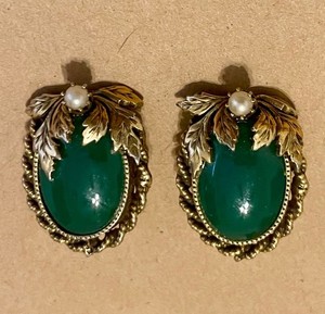 Authentic Vintage High End Genuine Jade And Pearl Gold Plated Filigree Clip-On Earrings