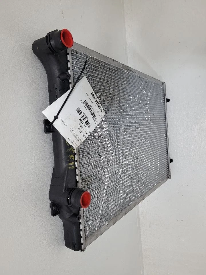 2009-2017 VOLKSWAGEN CC 2.0L Radiator 5K0121251AA 09-17     Foto 2 de 4