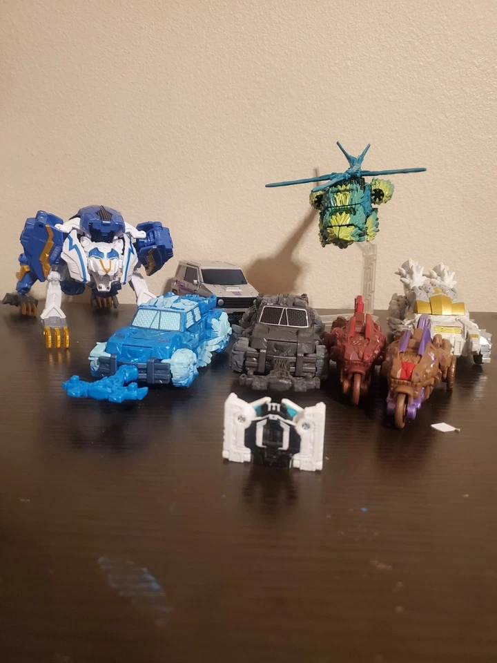 LOTE DE 9 figuras Transformers Legacy United Infernac Universe Thundertron Foto 2 de 4