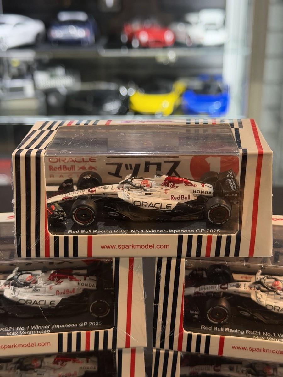 Spark 1/64 Red Bull Racing RB21 No.1 – Max Verstappen Japanese GP