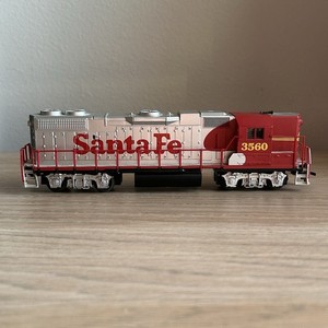 CAMION POIDS LOURD 1/87 Transporteur: Santa Fe Trail, Tracteur + Semi Remorque EUR 9,90