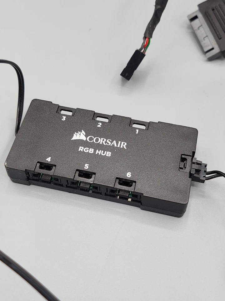 Corsair iCUE Lighting Node Pro y concentrador RGB para ventilador PC Foto 3 de 4