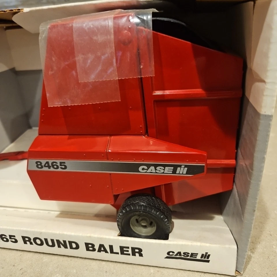 1995 VINTAGE Case IH Round Baler No. 8465 Ertl Part 2811 1/16th NEW IN ORIG BOX - Image 3 of 4