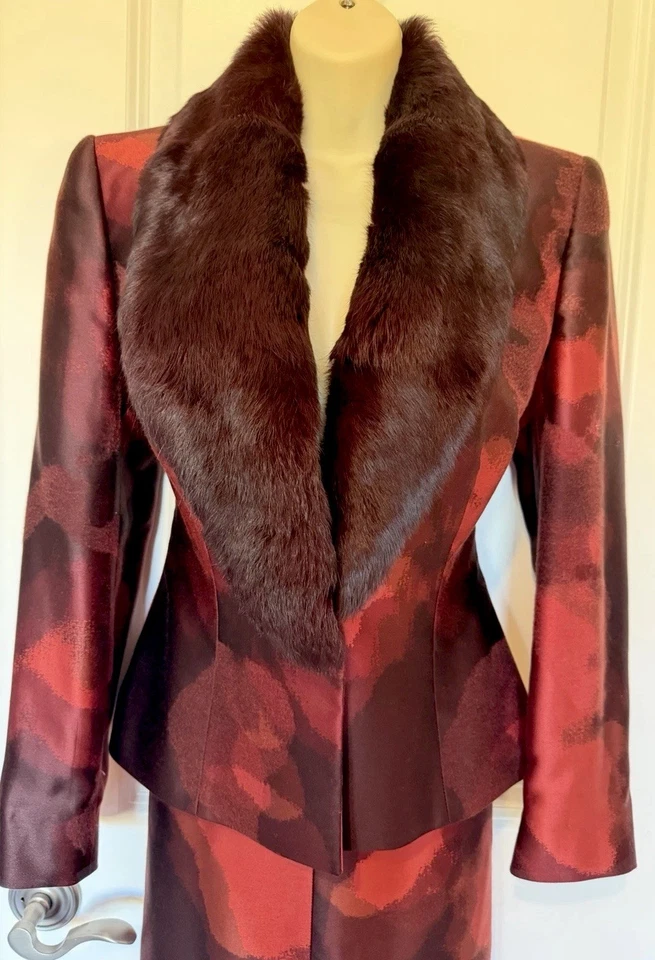 Luca Luca Silk Red Printed Fox Collar Skirt Suit Sz 42~Made In Italy~VERY RARE - Image 4 of 4