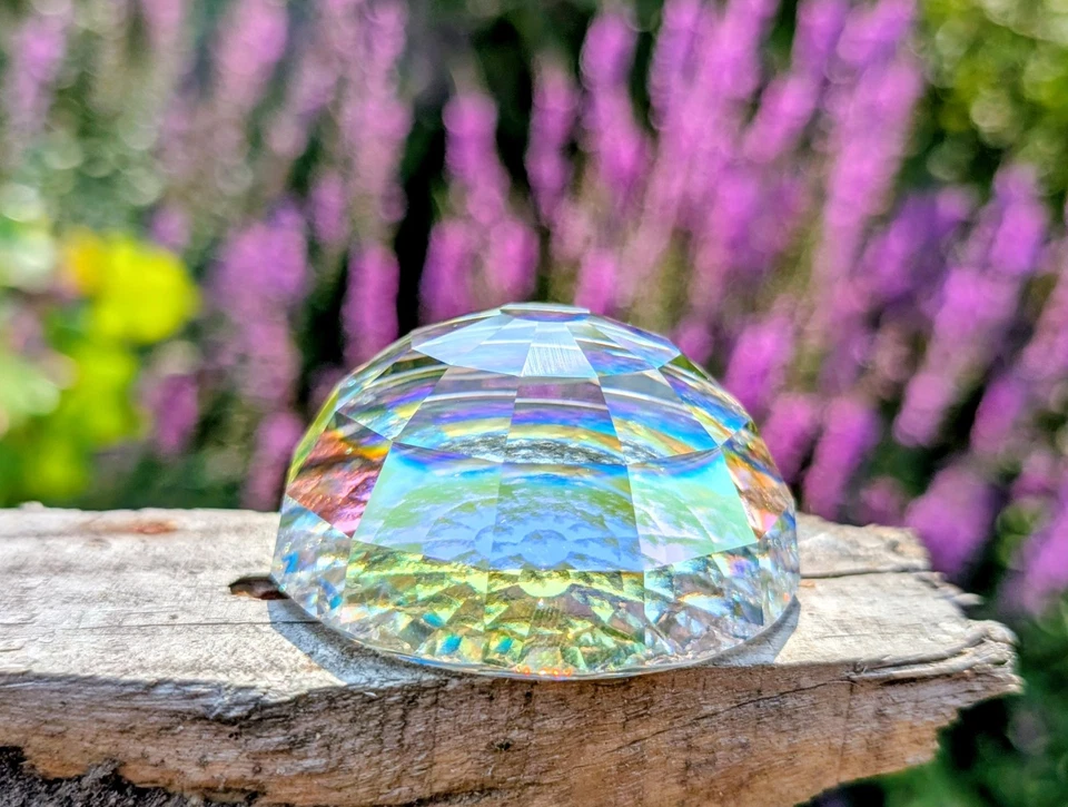 Cristal de Swarovski: media bola facetada grande efecto aurora boreal VEGA de 62 mm Foto 3 de 4