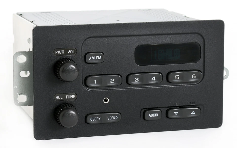 Chevy GMC Truck 2003-2008 AM FM Radio Upgrade w Aux Input - 15131157 - Изображение 3 из 4