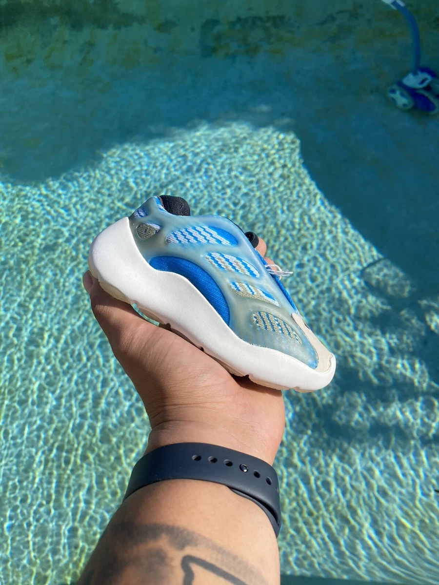 Yeezy kids on sale 700