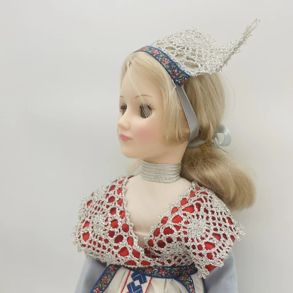 Muñeca Effanbee 12,5” International Brides Noruega 1985 #3313 Hecha en EE. UU. Sin Caja Foto 2 de 4