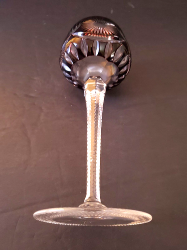 Copa de vino de cristal transparente cortada a berenjena de colección 7,75" de alto x 3,25" de diámetro base - Imagen 7 de 14