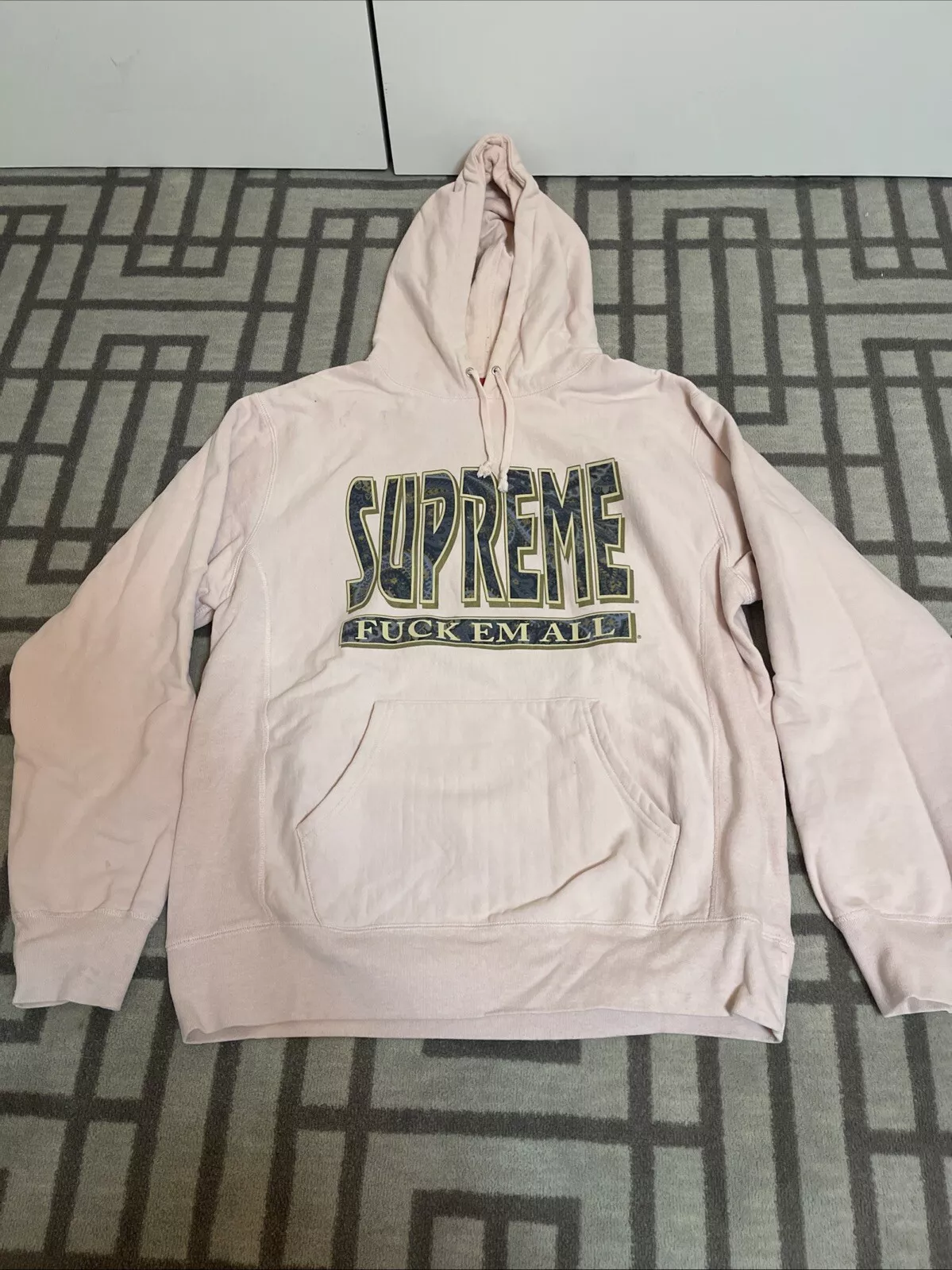 Sweat à capuche Supreme F Em All Paisley rose taille XL