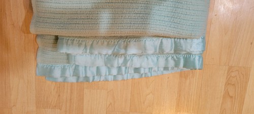 Vintage Acrylic Waffle Weave Blanket Blue Green Satin Trim 72x85” Retro, EUC - Picture 6 of 9