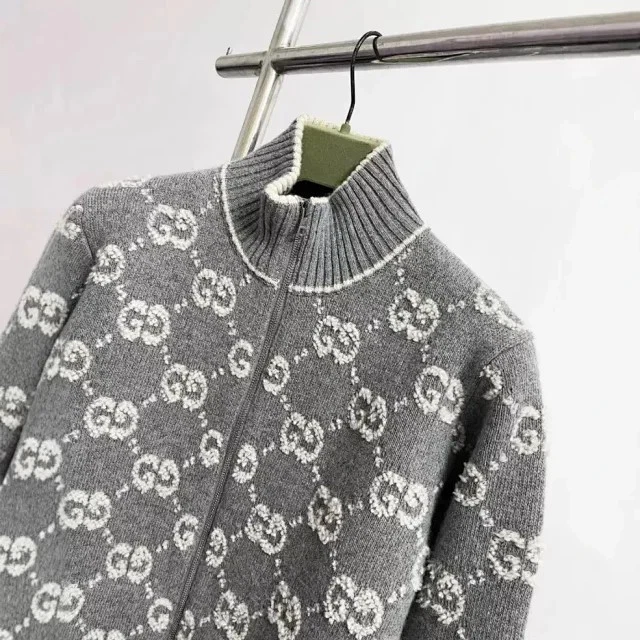 Cárdigan GUCCI Monograma GG Jacquard Cremallera - Gris y Blanco Foto 3 de 4