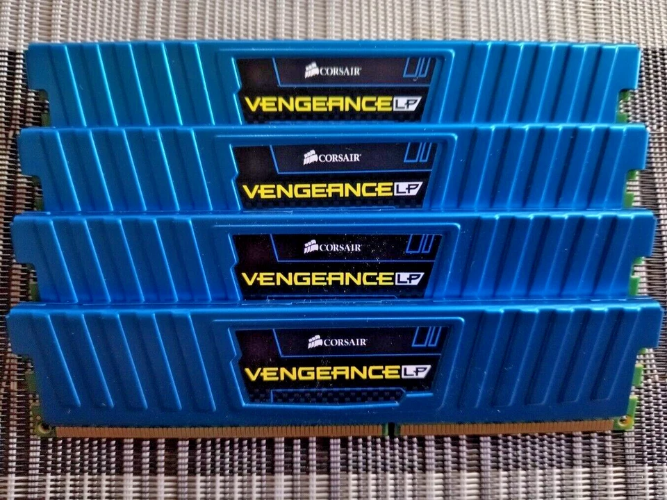 Kit mémoires Corsair Vengeance LP DDR3 16Go 4x4Go (CML16GX3M4A1600C9B) 1600 MHz - Photo 3/4