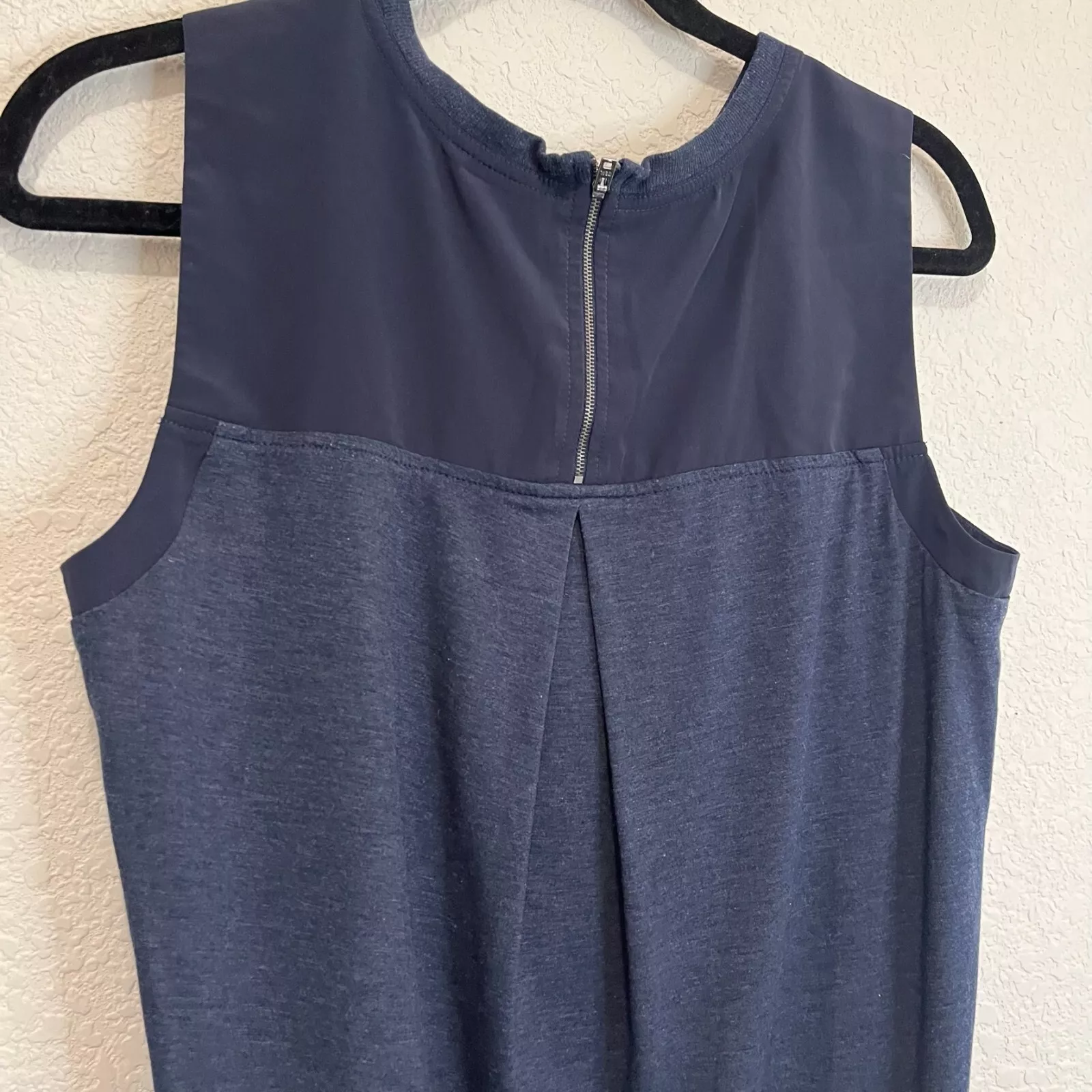 athleta geometric floral sleeveless back zip blouse shirt