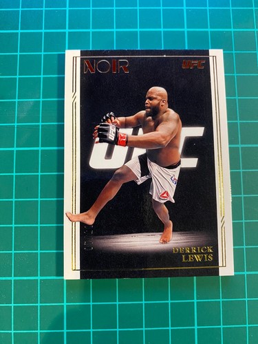 Panini Chronicles UFC Noir 2021/10 (oro) Derrick Lewis #327 - Imagen 4 de 5
