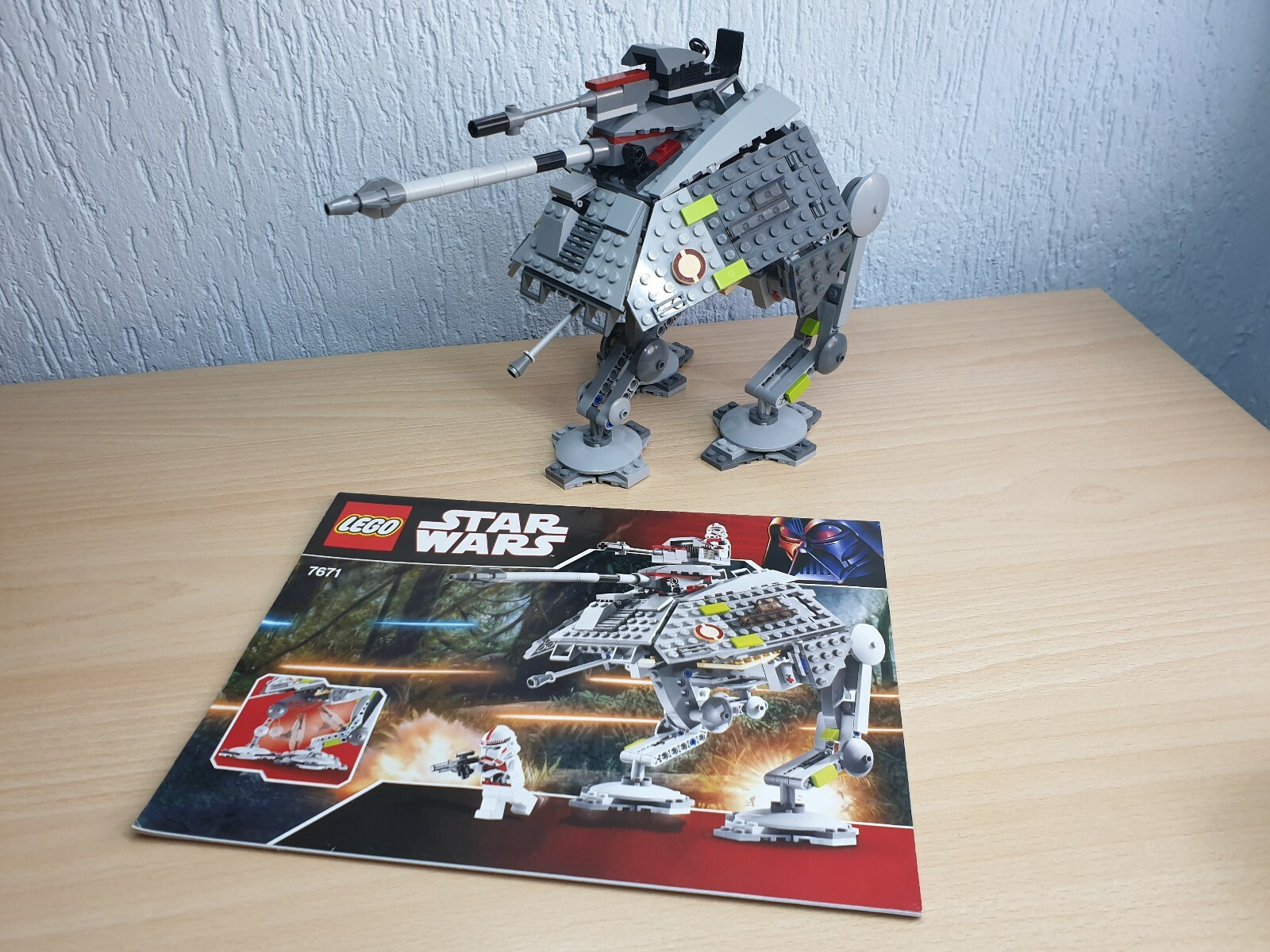 LEGO Star Wars AT-AP Walker (7671) LEGO Star Wars AT-AP Walker (7671)