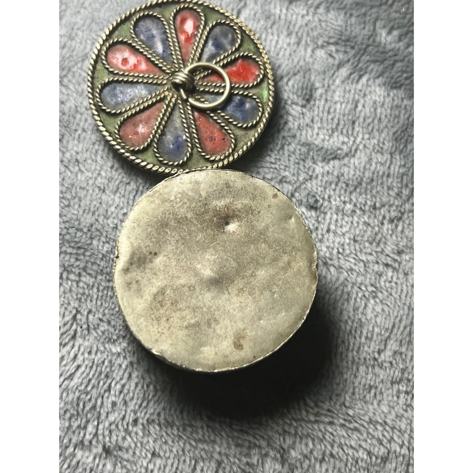 Caja de baratijas vintage esmaltada estuche redondo para pastillas rojo azul verde floral metal 2 pulgadas Foto 3 de 4