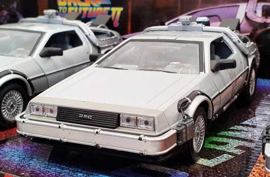 Welly 1/24 Scale 22400-3G Time Machine Trilogy Pack Back To The Future DeLorean - Image 4 of 4