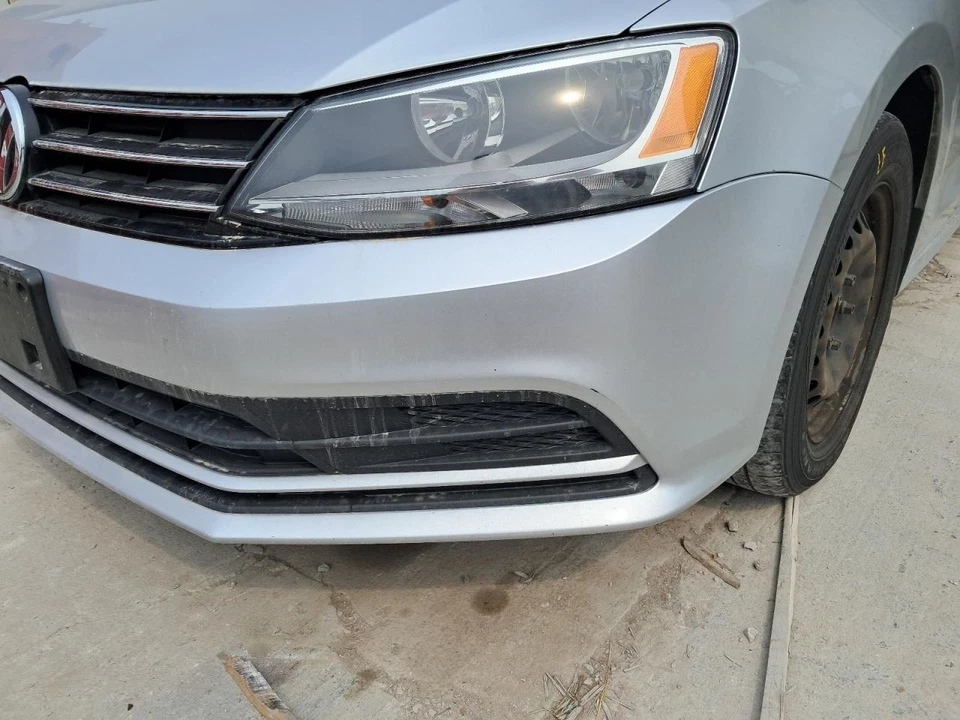 2015 Volkswagen Jetta Front Bumper OEM Used 4DR Sedan Local Pick Up Only Foto 4 de 4