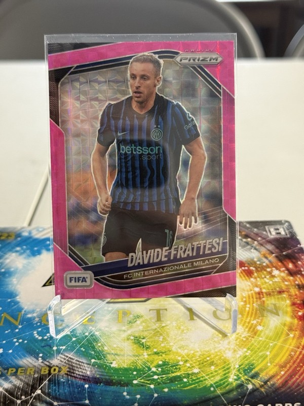 2025-26 Panini Prizm FIFA Davide Frattesi Pink Power Prizm #88
