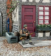 W.Britain 25130 Waffen SS Kneeling with K98, 1941-45  (Britains)