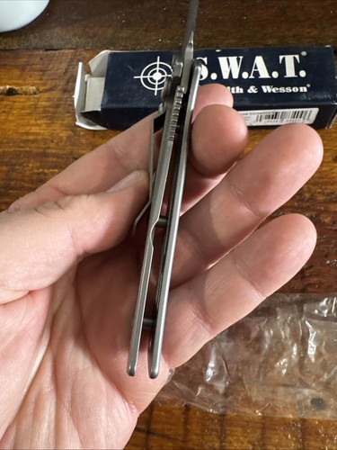 Vintage Smith & Wesson SW- 3400 S.W.A.T. Folding Knife. First Millienium Run - Picture 7 of 11