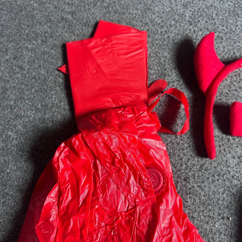 Capa ROJA 45" con Cuello Alto Disfraz Halloween Nuevo Vestir Vampiro Diablo Años 90 Foto 3 de 4